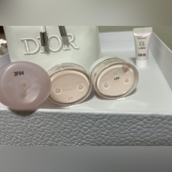 New/ unused Dior bucket pouch bag with 4 gifts - Picture 3 of 10